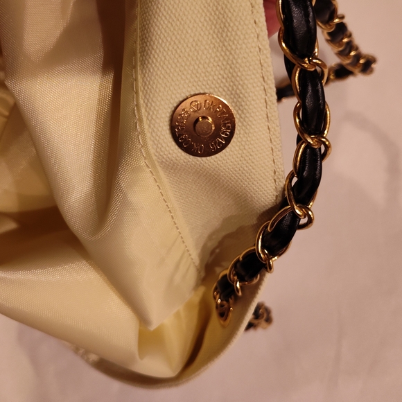 CHANEL 2019 Butter Yellow VIP Tote • Limited-Run Counter Exclusive Bag - Picture 6 of 12